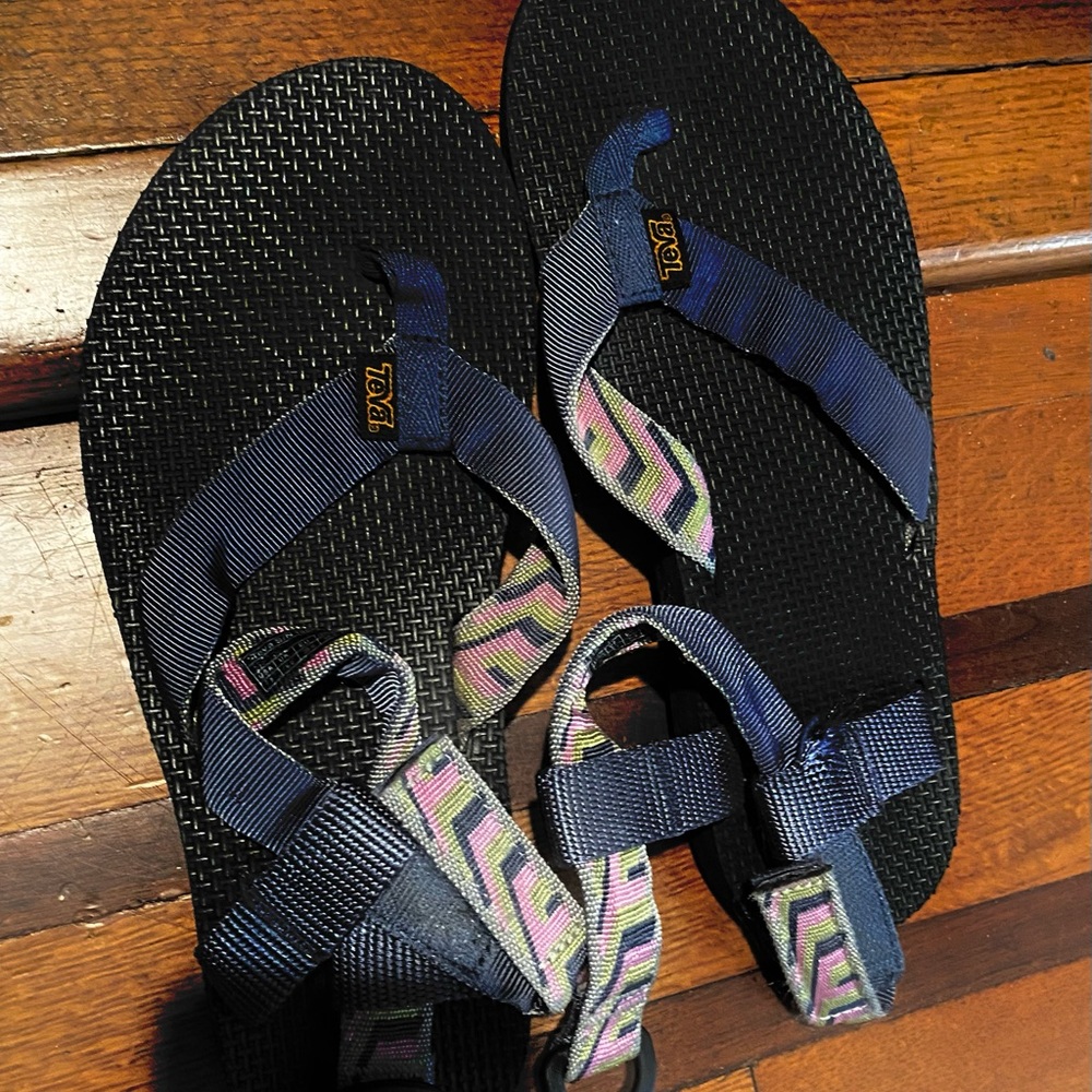 NewTeVa   Sandals  size 8